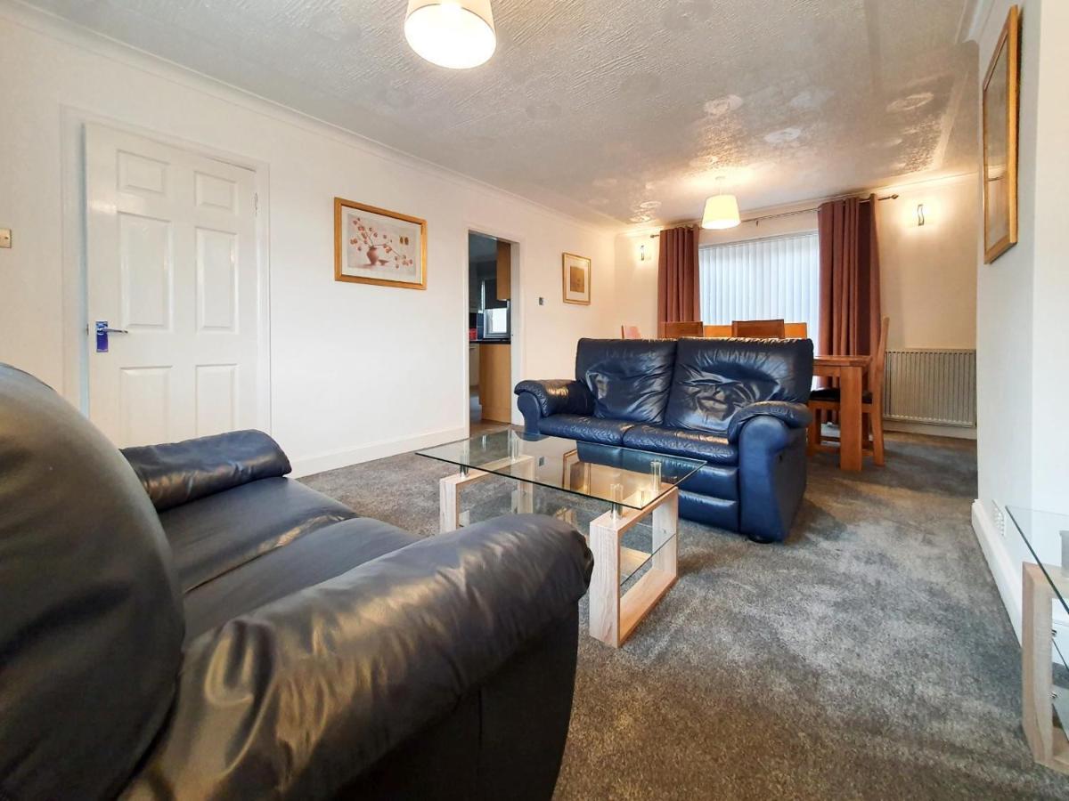 3 Bedroom House Amazon M90 Dunfermline Edinburgh Exterior foto