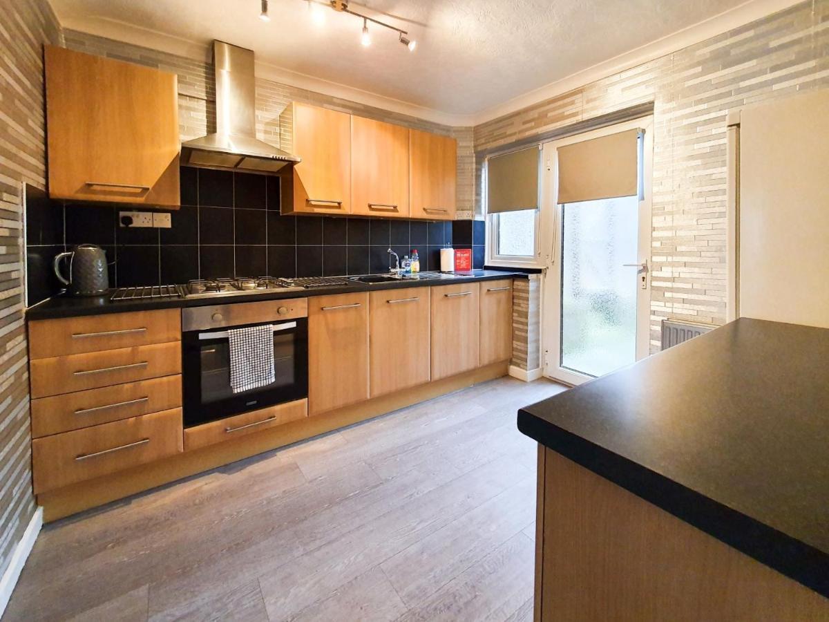 3 Bedroom House Amazon M90 Dunfermline Edinburgh Exterior foto