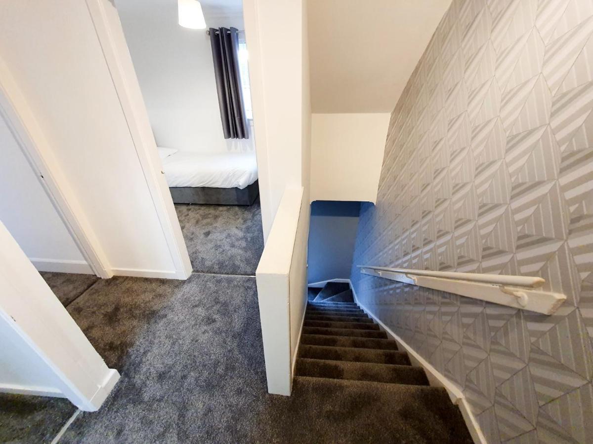 3 Bedroom House Amazon M90 Dunfermline Edinburgh Exterior foto